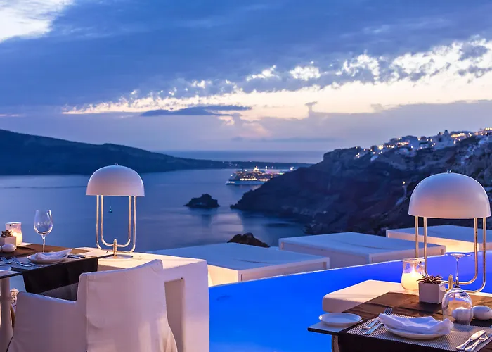 Oia (Santorini) Beach hotels