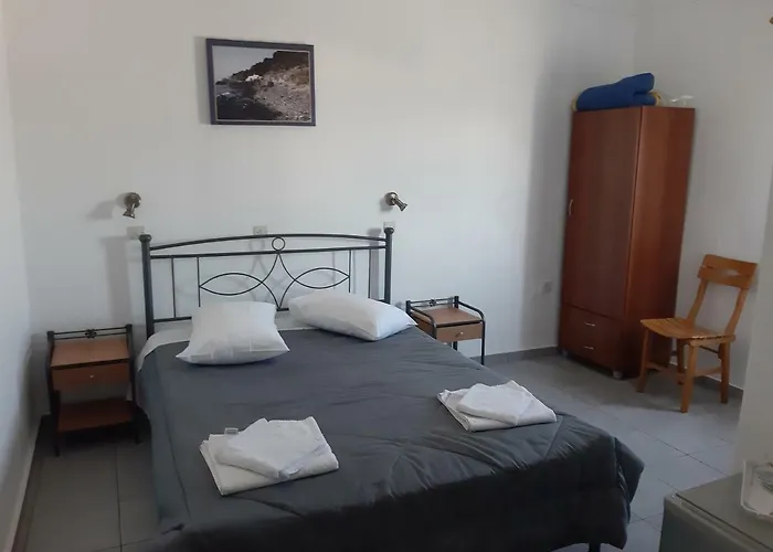 Best Firostefani Hotels For Families With Kids near Museum of Prehistoric Thira