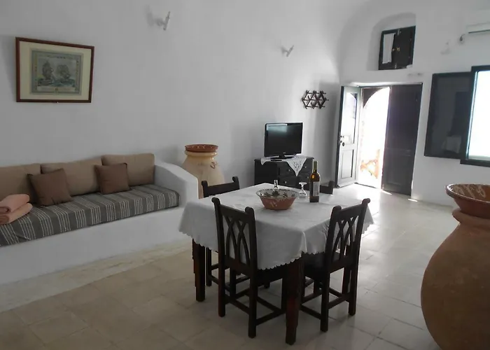 Oia (Santorini) Family Vacation Rentals